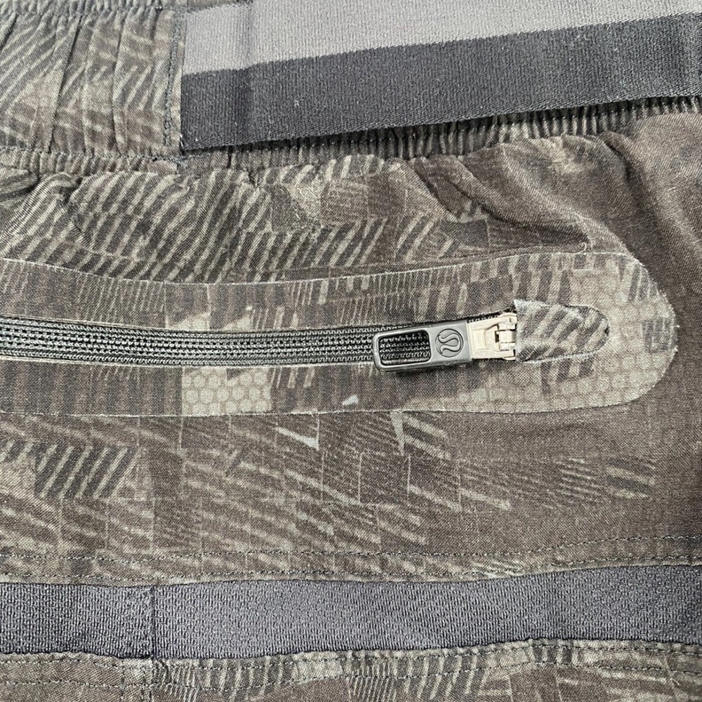 Lululemon T.H.E Camo Shorts Mens S Black Linerless 6” Inseam Activewear Gym - Picture 3 of 7